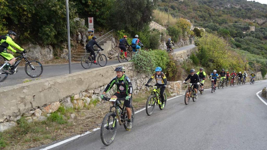 Guide di Mountain Bike in salta verso Borgio Verezzi